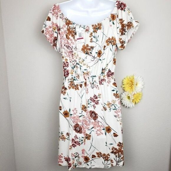 Parc & Lex Lace Up Off Shoulder Floral Dress - Picture 5 of 16